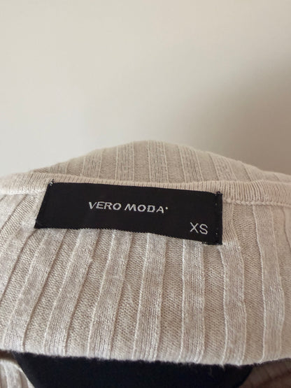 White v-neck long-sleeve top