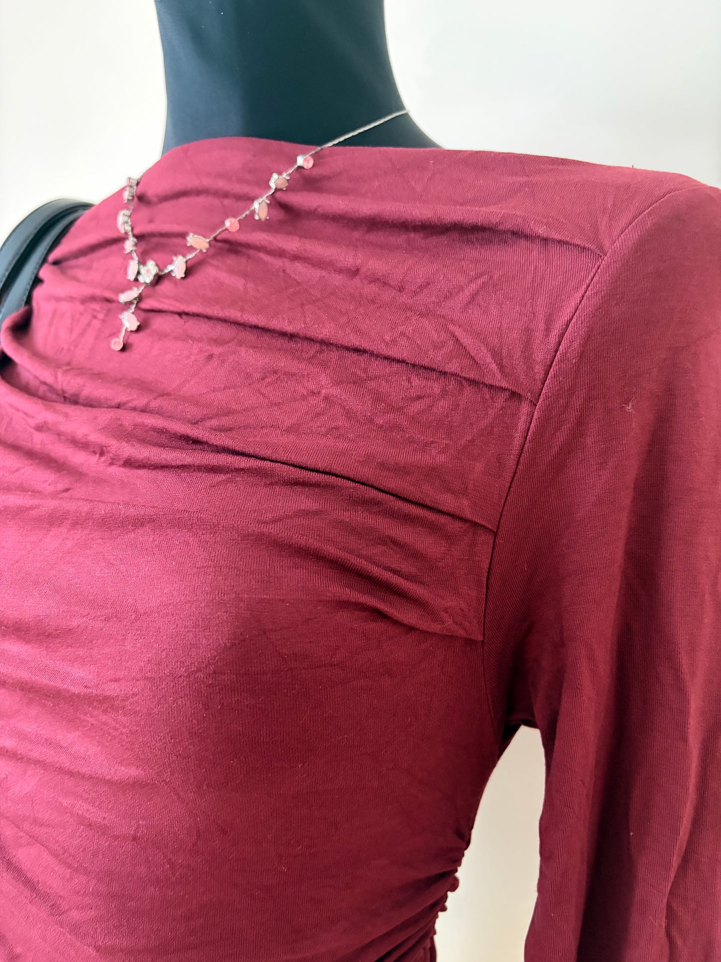 Bordo straight neck long-sleeve top