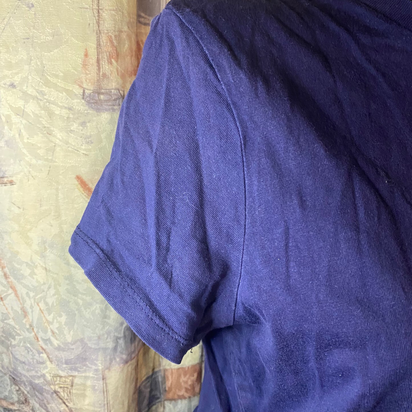 Levi’s navy t-shirt