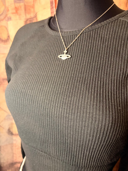 Black long sleeve gym top