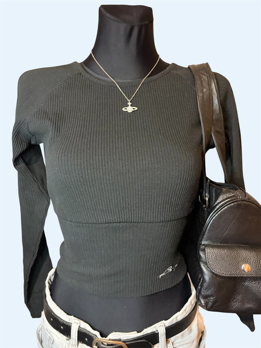 Black long sleeve gym top