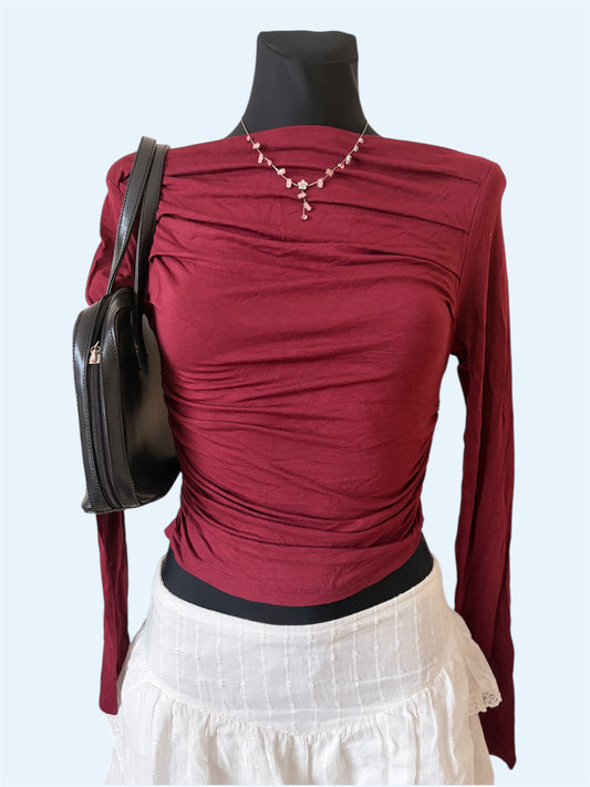 Bordo straight neck long-sleeve top
