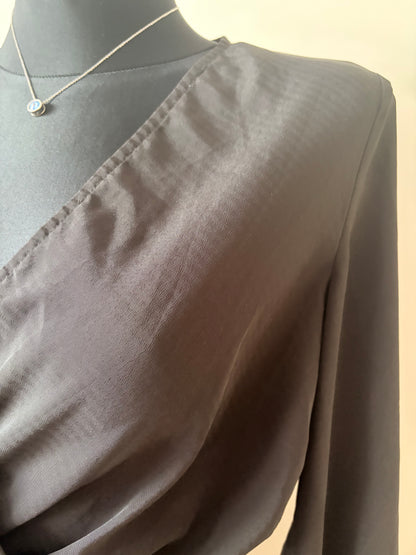 Black wrap-like crop blouse