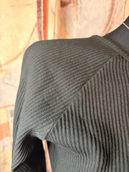 Black long sleeve gym top