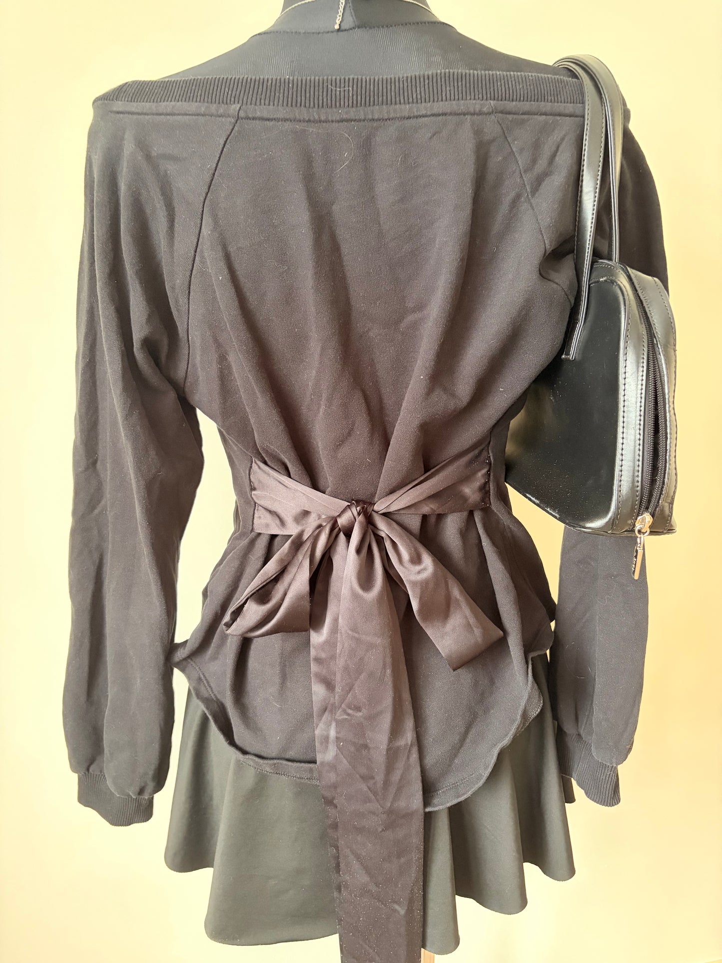 Vintage black off-shoulder tie-up sweatshirt